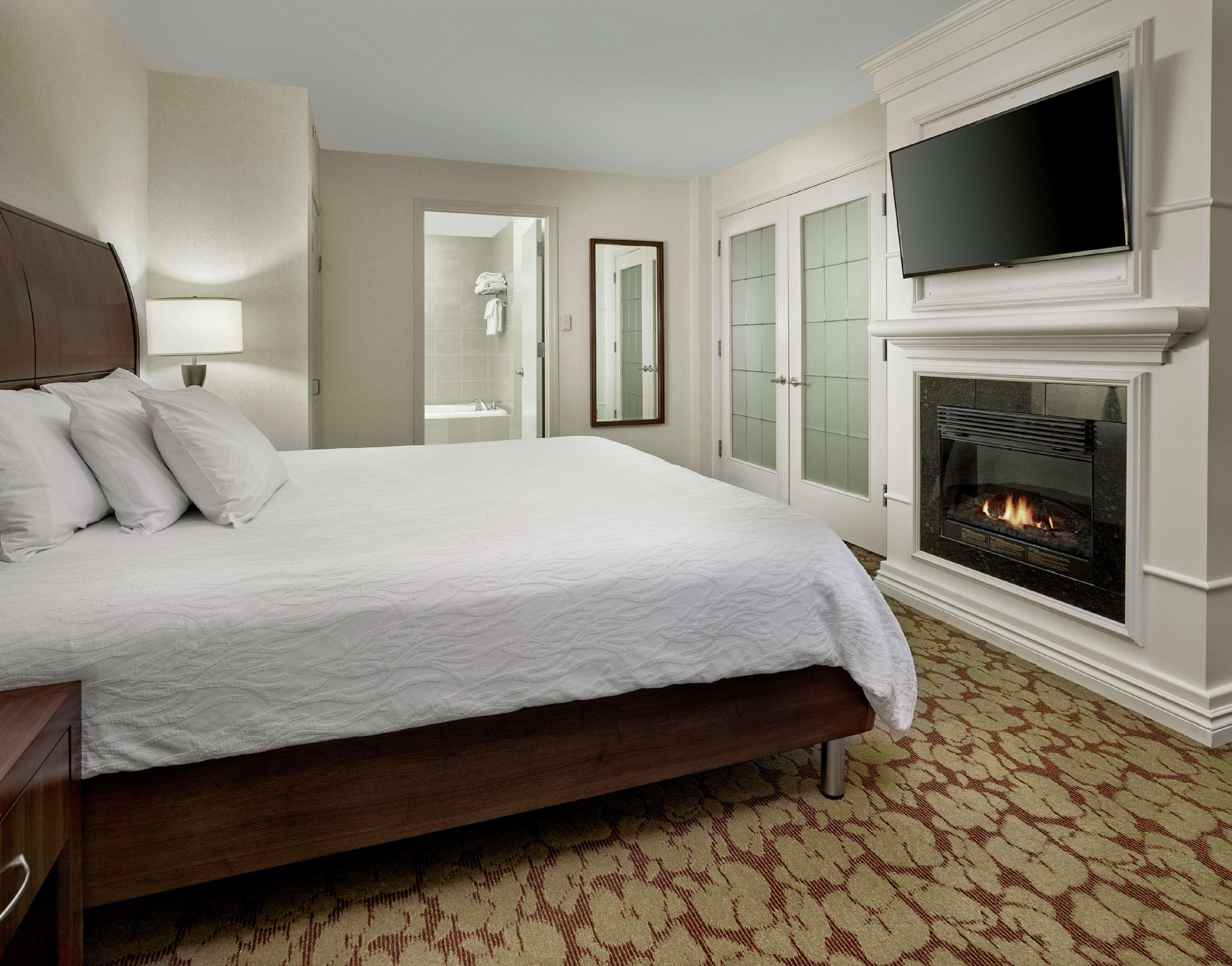 Hilton Garden Inn West Edmonton Ngoại thất bức ảnh