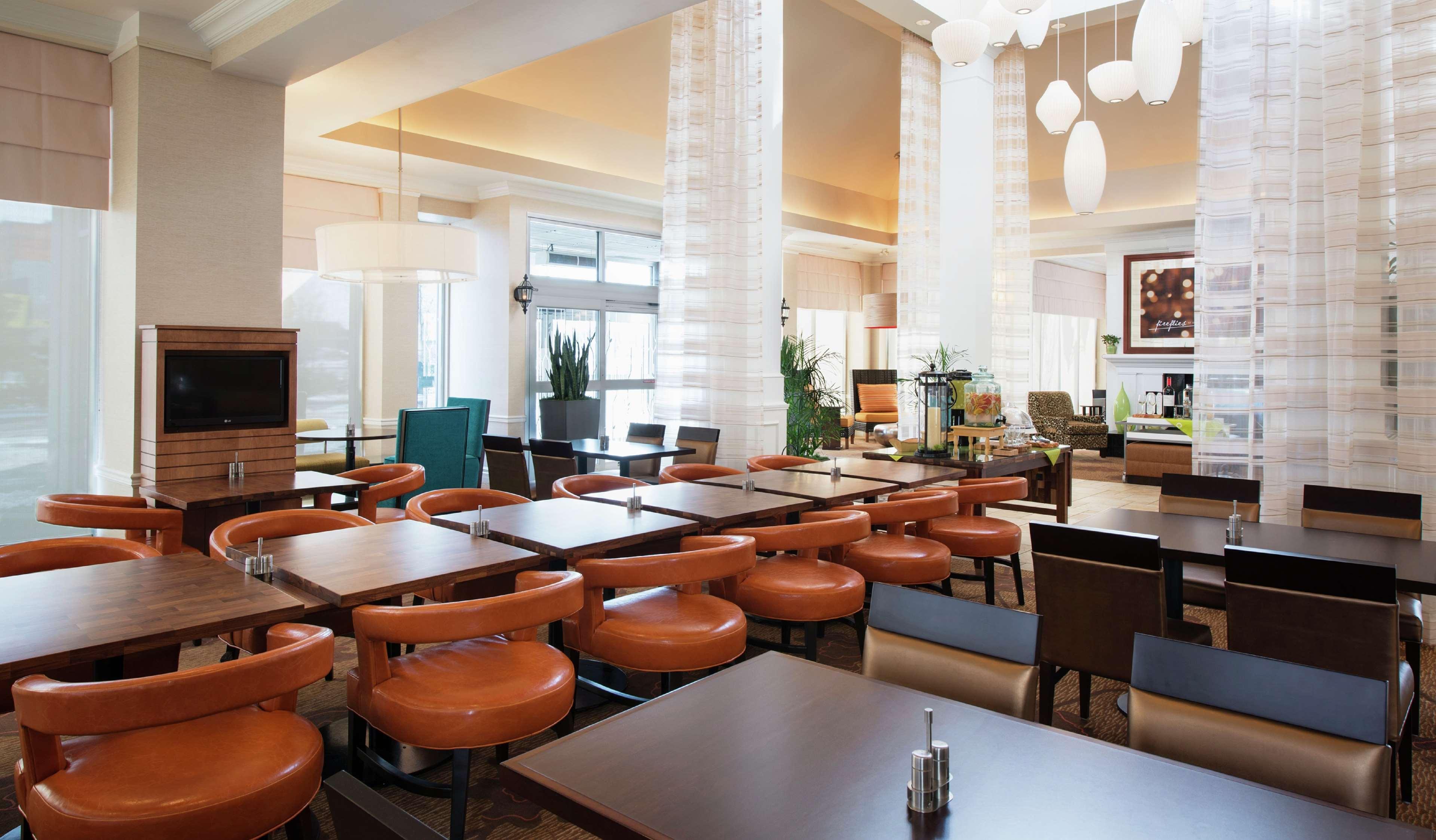 Hilton Garden Inn West Edmonton Ngoại thất bức ảnh