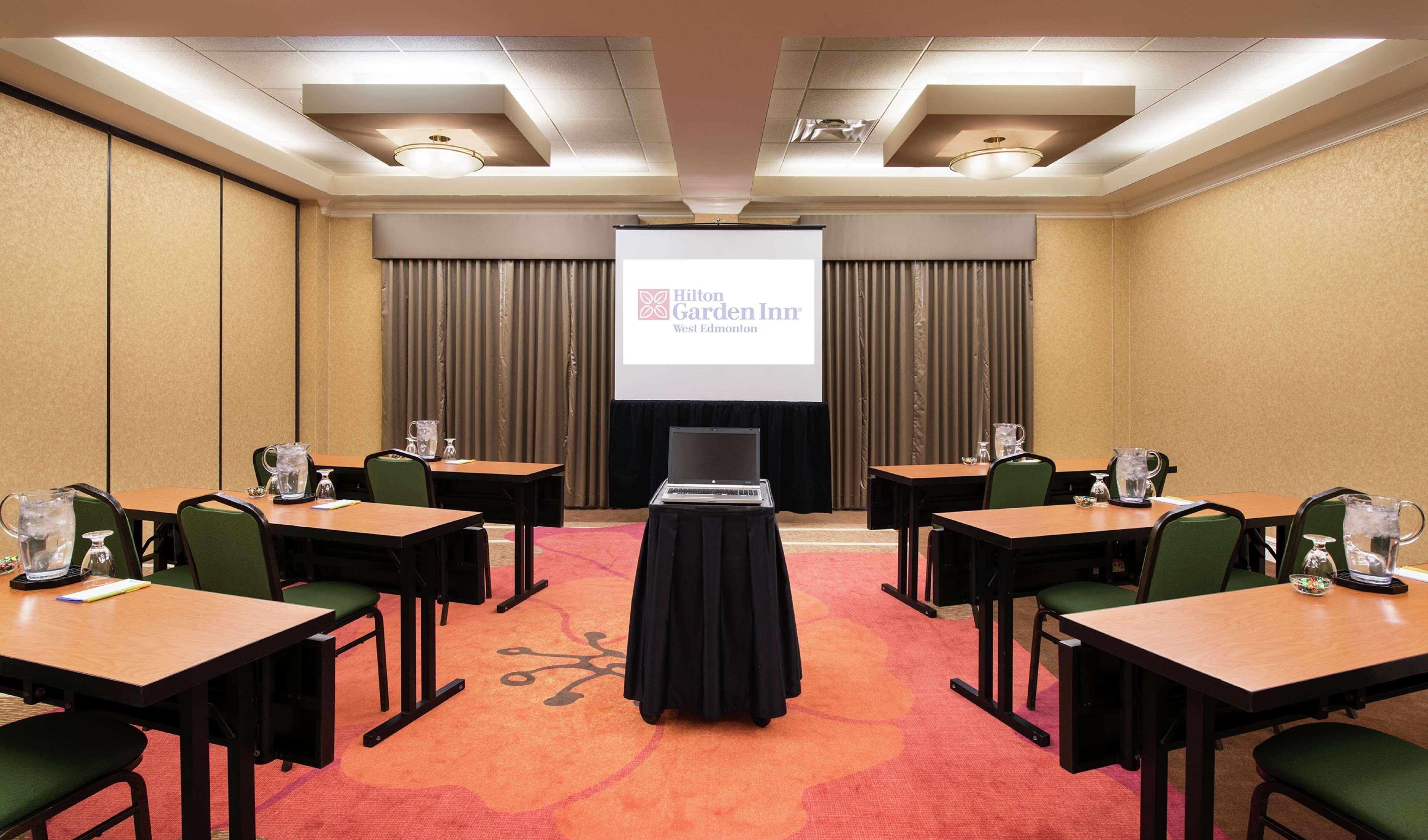 Hilton Garden Inn West Edmonton Ngoại thất bức ảnh