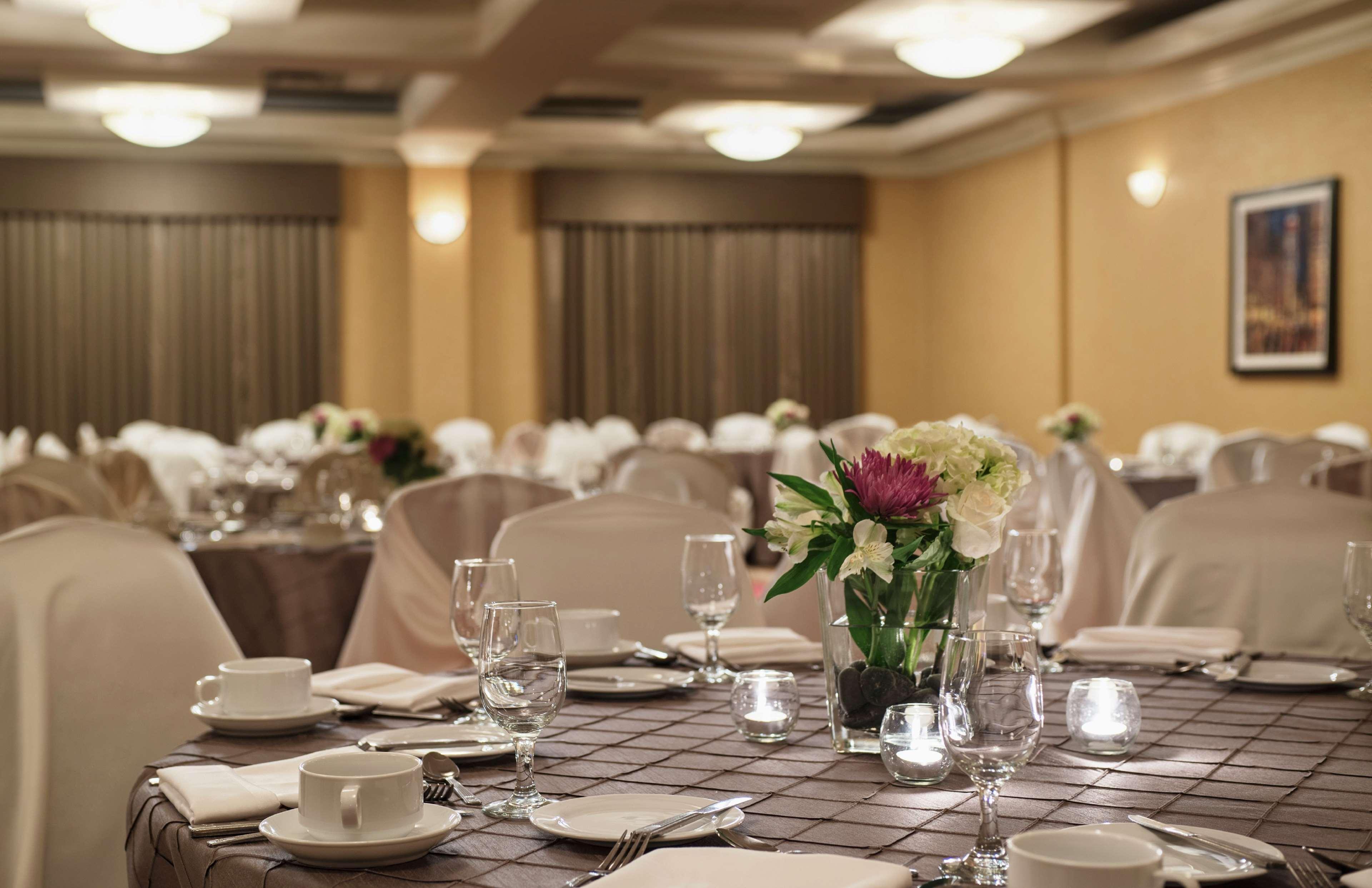 Hilton Garden Inn West Edmonton Ngoại thất bức ảnh