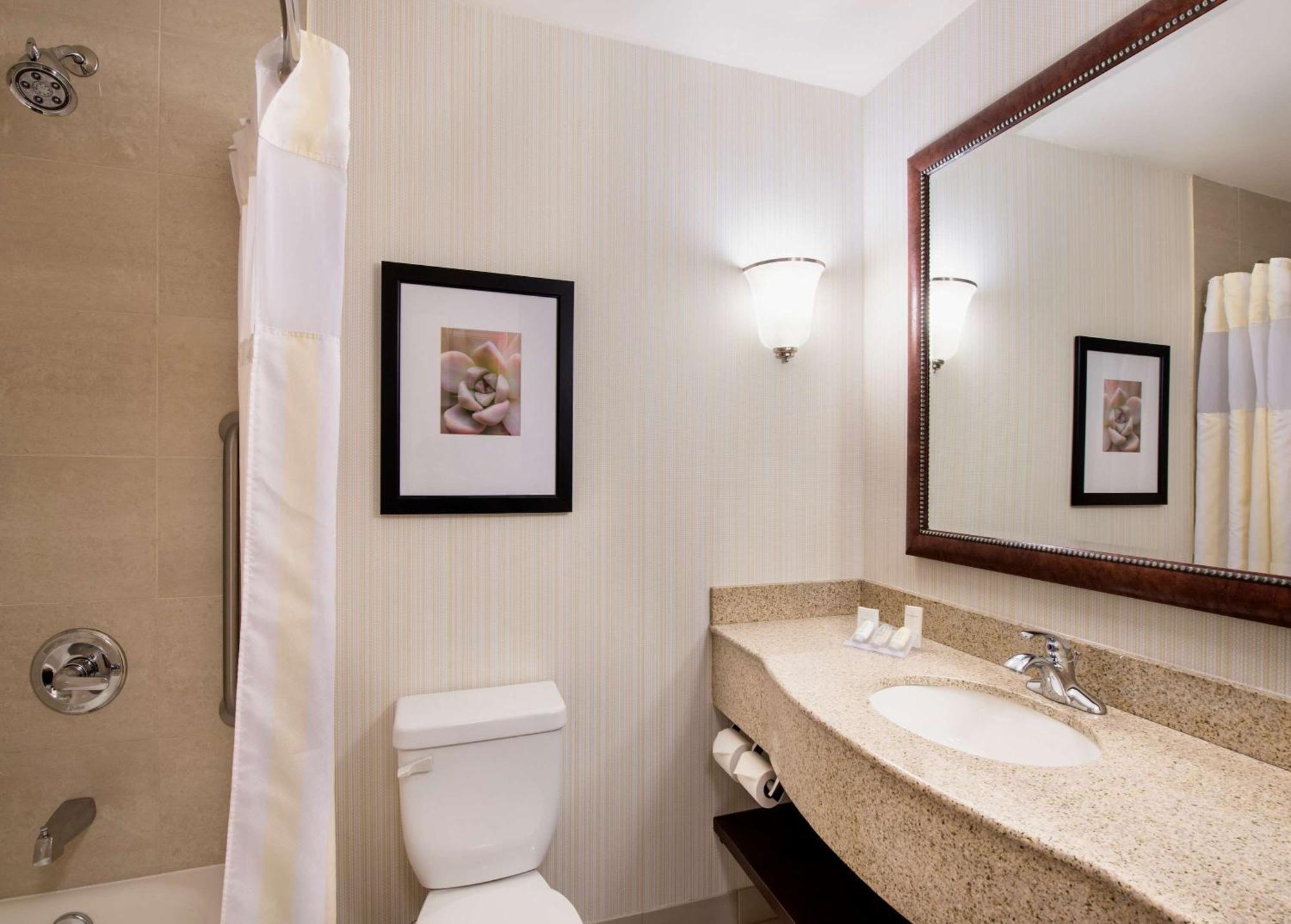 Hilton Garden Inn West Edmonton Ngoại thất bức ảnh