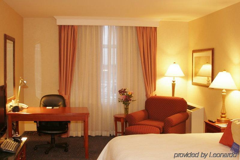 Hilton Garden Inn West Edmonton Phòng bức ảnh
