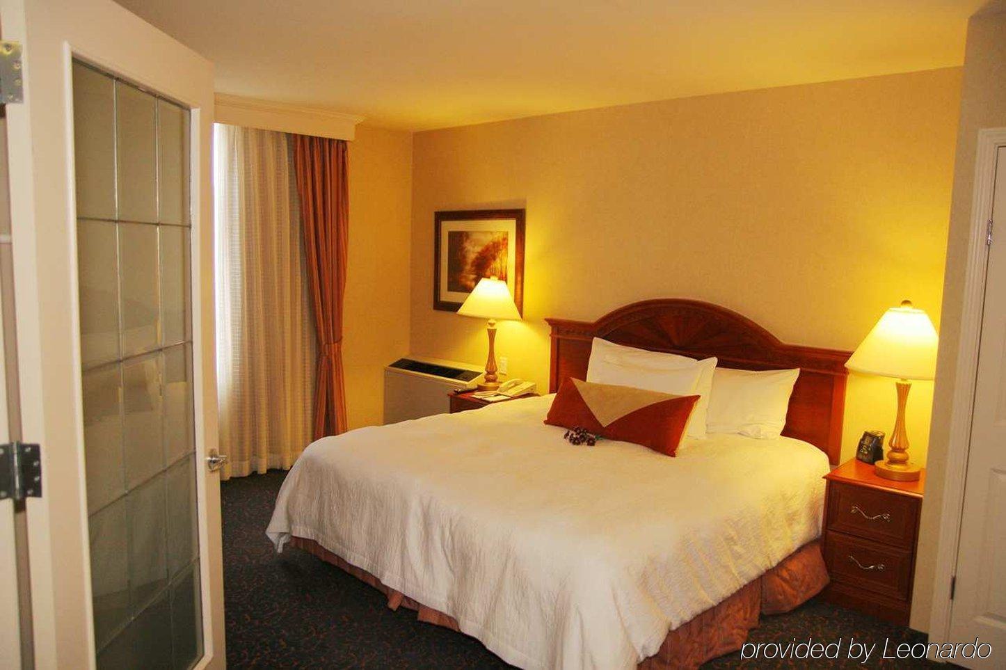 Hilton Garden Inn West Edmonton Phòng bức ảnh