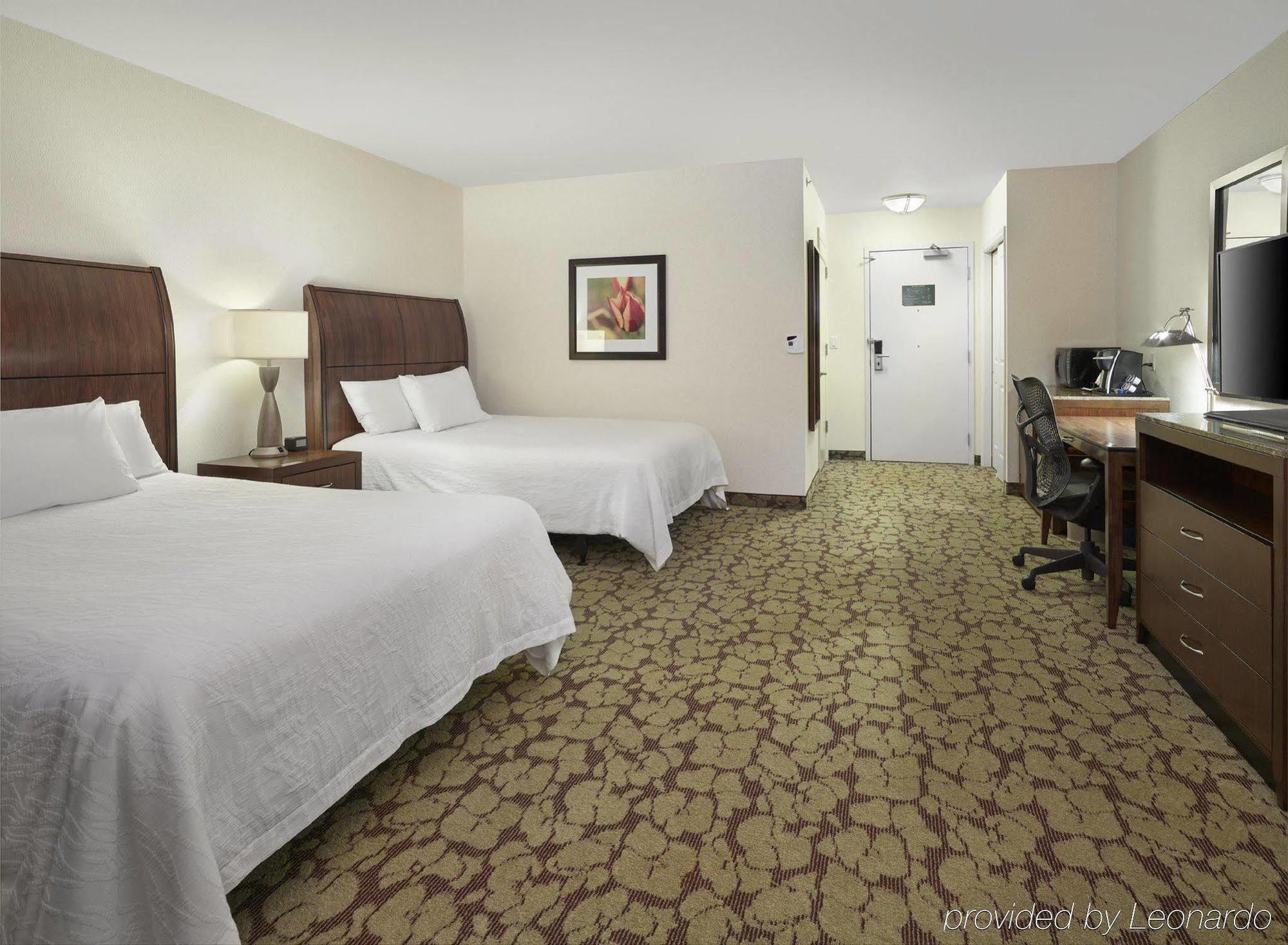 Hilton Garden Inn West Edmonton Ngoại thất bức ảnh